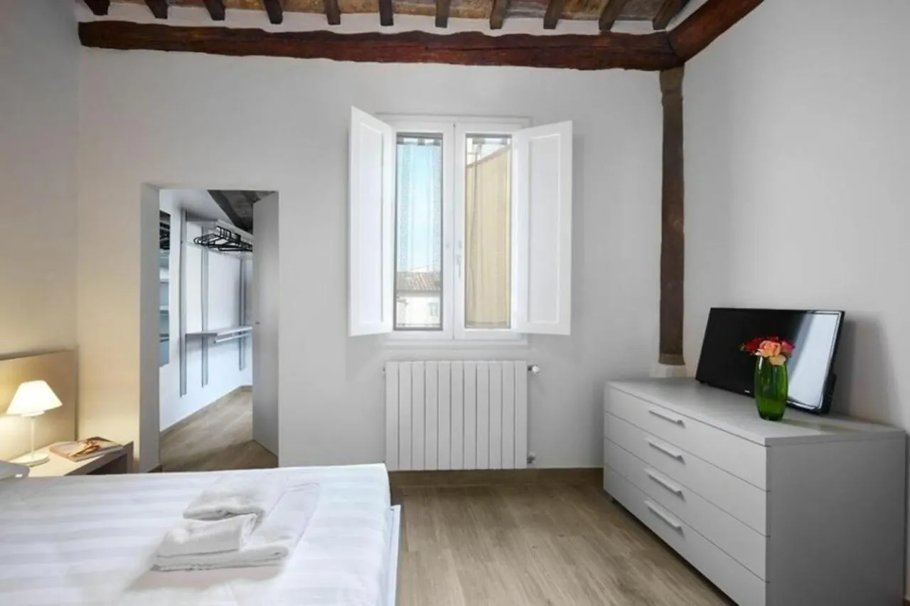 Apartment Giulia E Valentina By Halldis Florence Italy